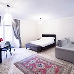 La Piazzetta & 4*
