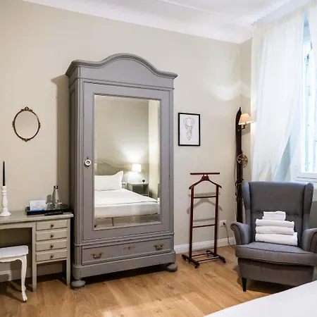 Guest house La Piazzetta & Genoa