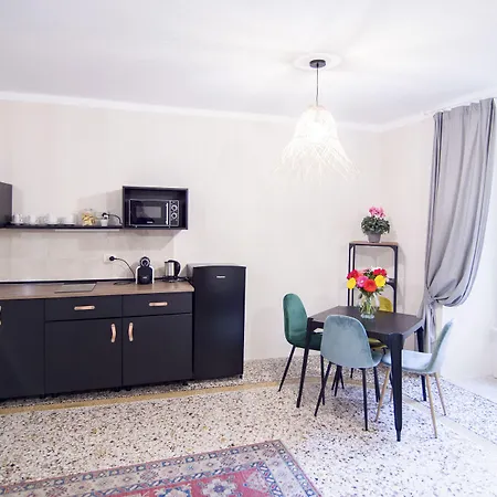 Guest house La Piazzetta & Genoa