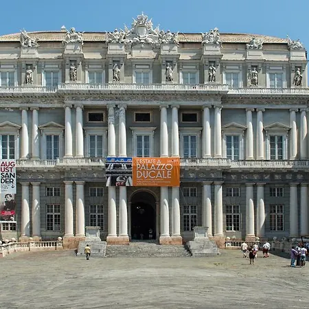 La Piazzetta & Vendégház Genova