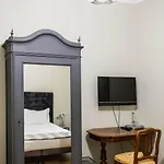 La Piazzetta & 4*